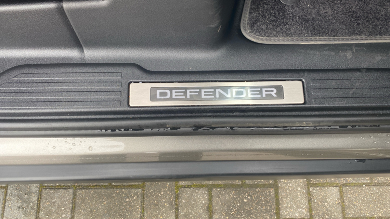 Land Rover Defender 3.0 D350 X-Dynamic HSE 90 3dr Auto Diesel Estate